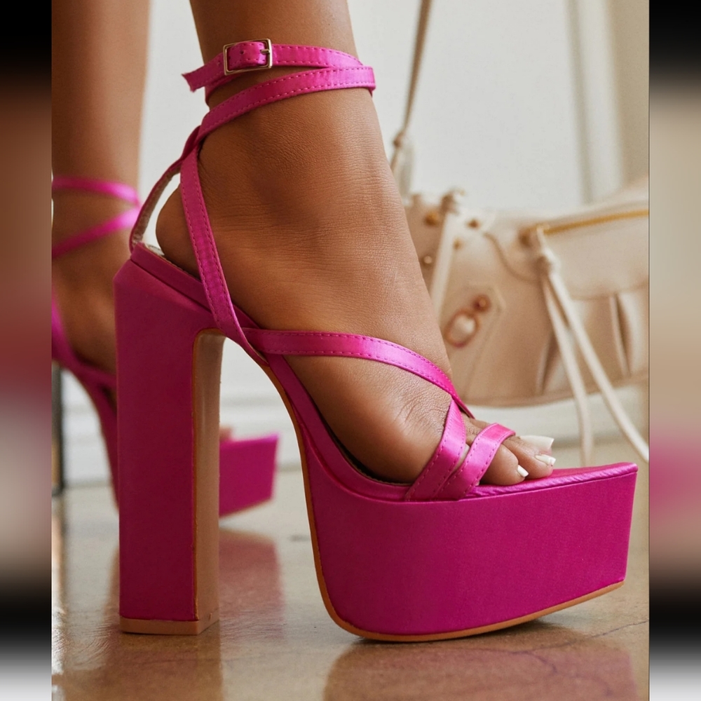MISS LOLA Pink Block Heels